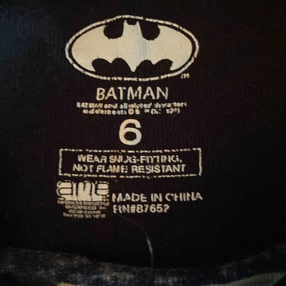 2 pairs of boys Batman pajama sets - Picture 3 of 9